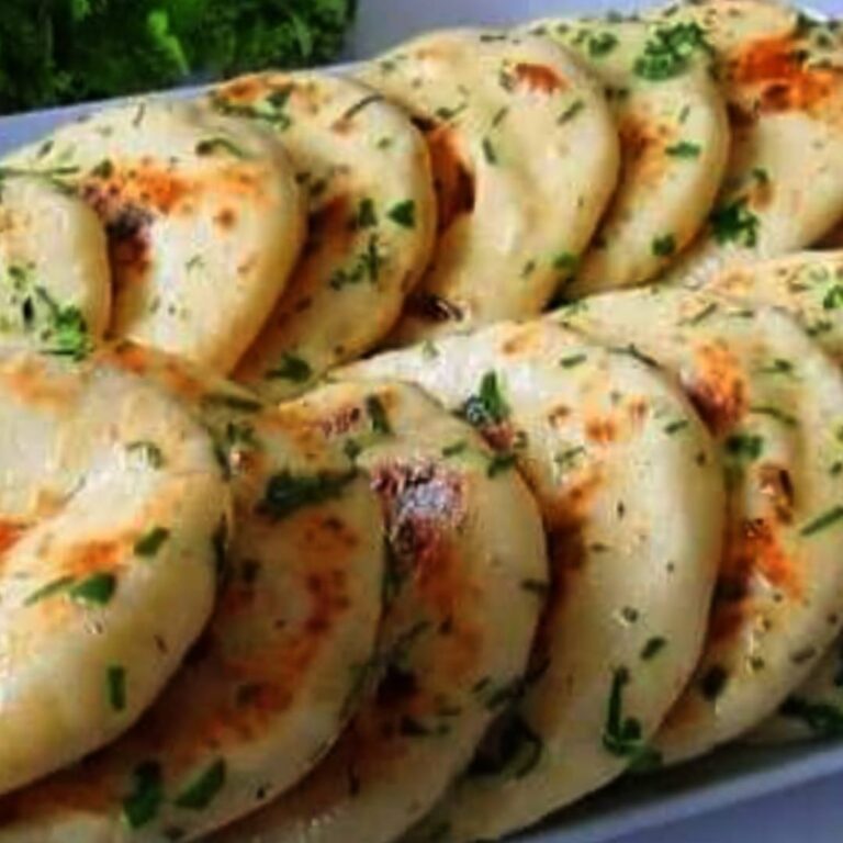 These are awesome, fantastic garlic flatbreads in 10 minutes